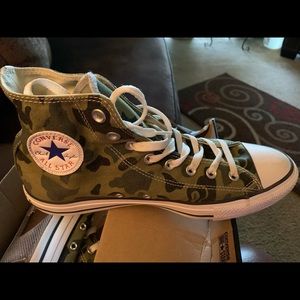 Unisex Camouflaged Converse size 10.5